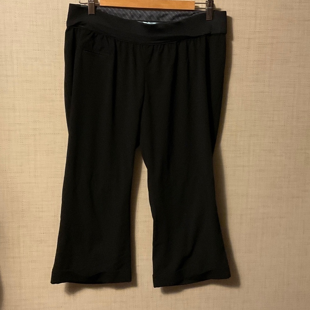 Liz Lange for Target Black Capris